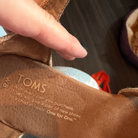 TOMS Women's Tan Cross-Strap Heels - Picture 3 of 4